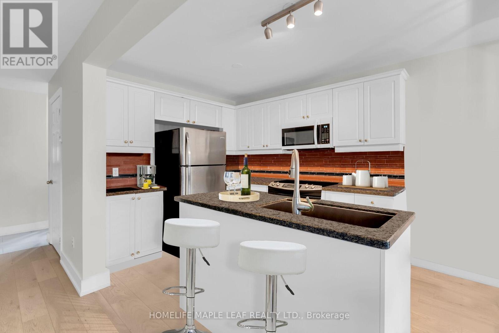 2070 Shady Glen Road, Oakville, Ontario  L6M 3P1 - Photo 12 - W12907480