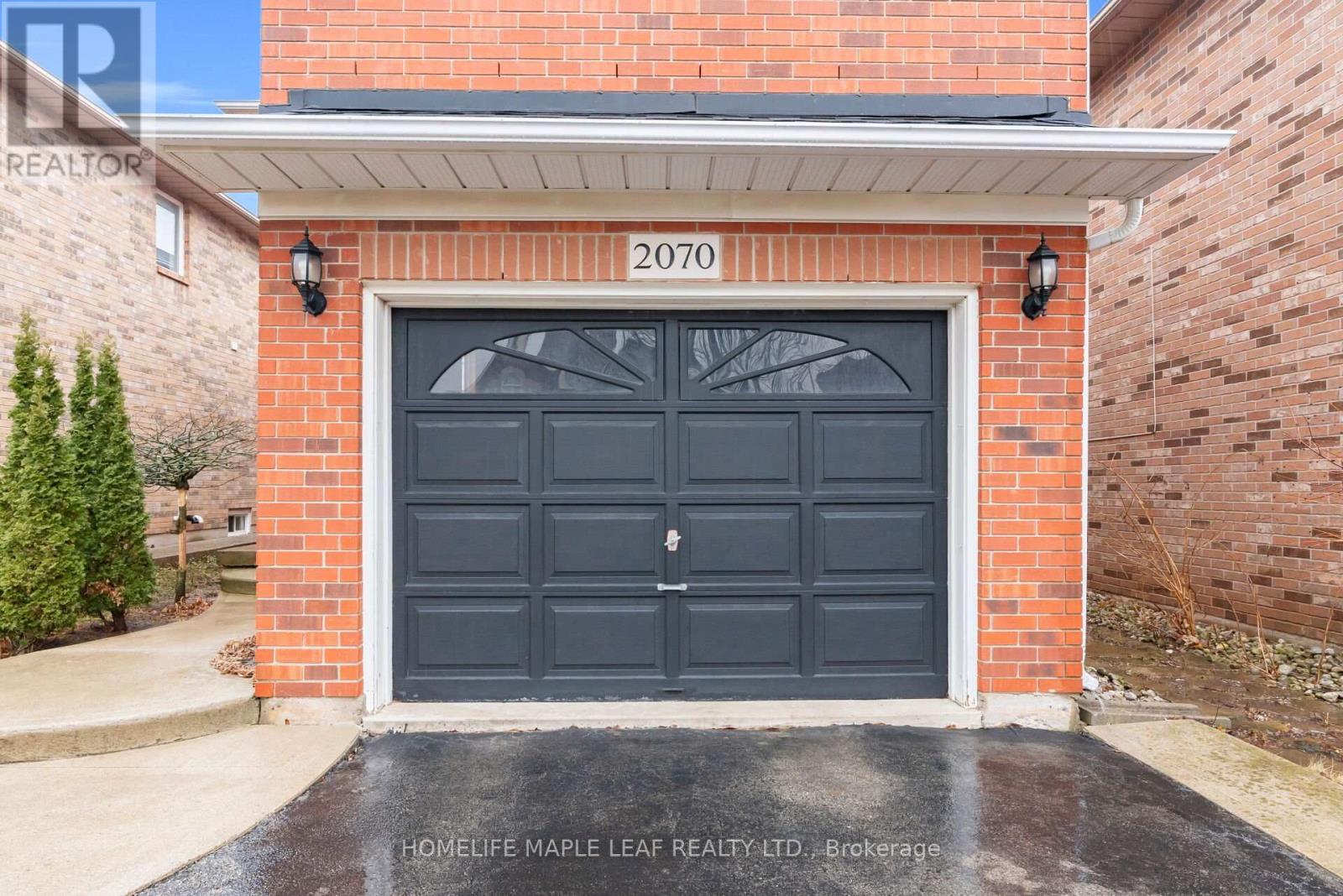 2070 Shady Glen Road, Oakville, Ontario  L6M 3P1 - Photo 3 - W12907480