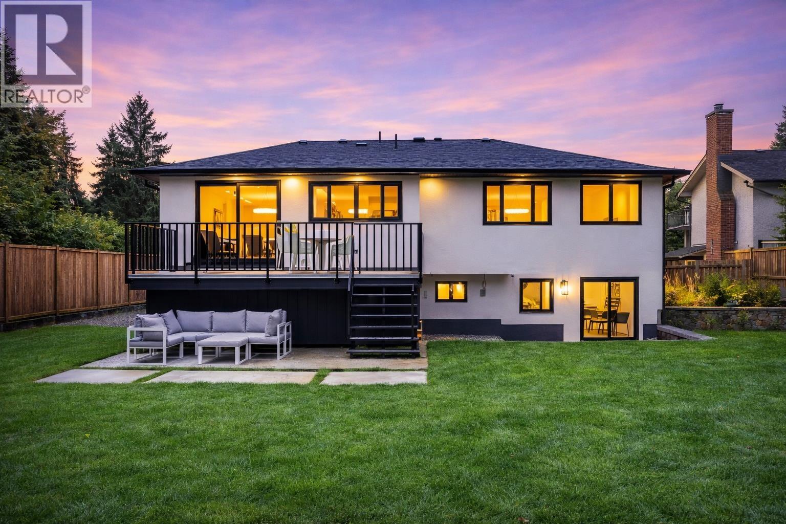 2654 Masefield Road, North Vancouver, British Columbia V7K 1Z9 - Photo 3 - R3083285