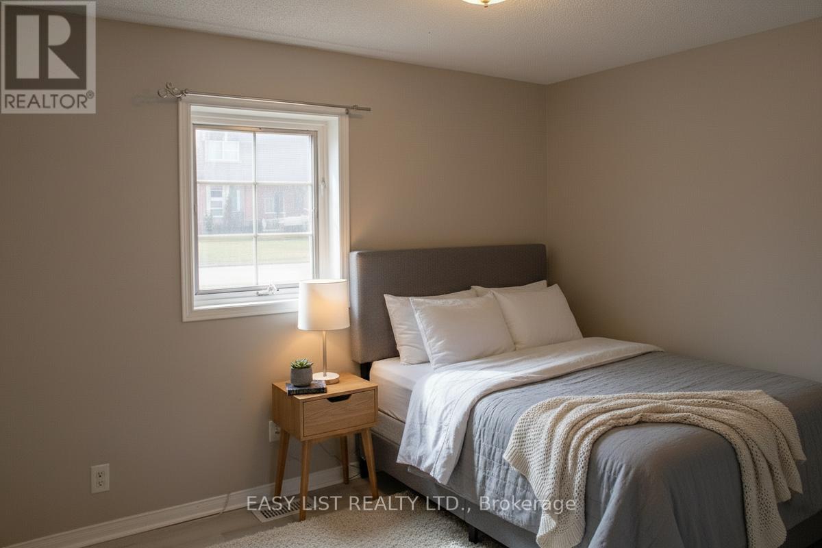 598 North Lake Road, Richmond Hill, Ontario  L4E 3B8 - Photo 7 - N12906544