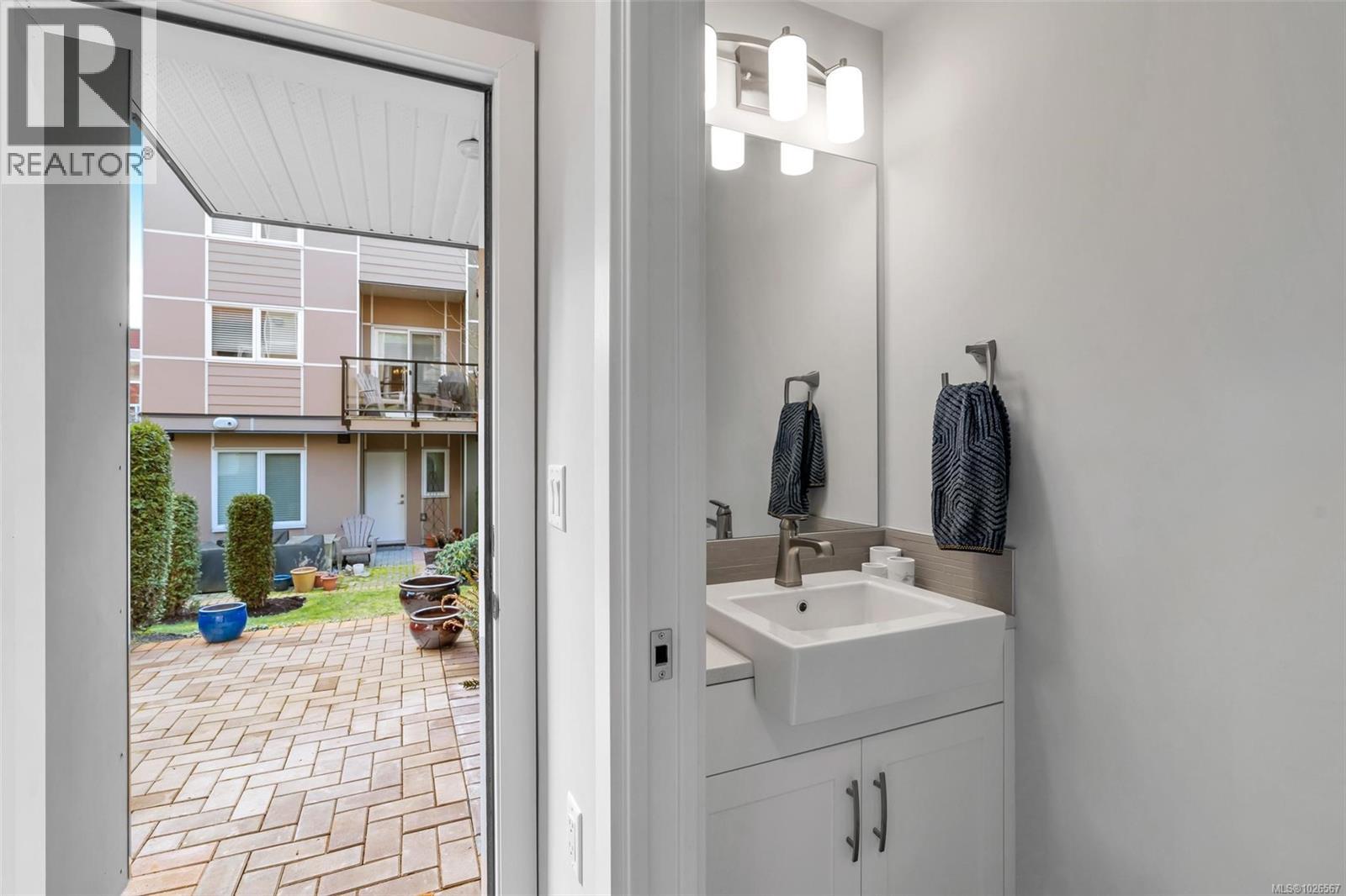 13 4355 Viewmont Ave, Saanich, British Columbia V8Z 5K8 - Photo 31 - 1026567