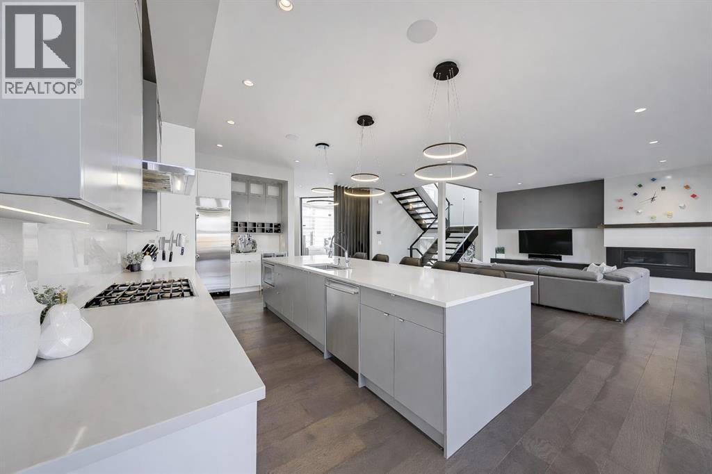 10 Lissington Drive SW, Calgary, Alberta  T3E 5E1 - Photo 10 - A2294958