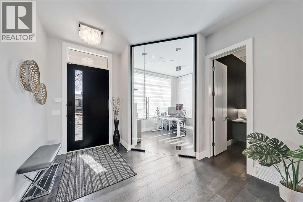 10 Lissington Drive SW, Calgary, Alberta  T3E 5E1 - Photo 3 - A2294958