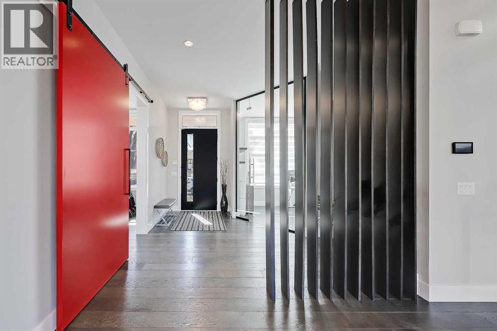 10 Lissington Drive SW, Calgary, Alberta  T3E 5E1 - Photo 4 - A2294958