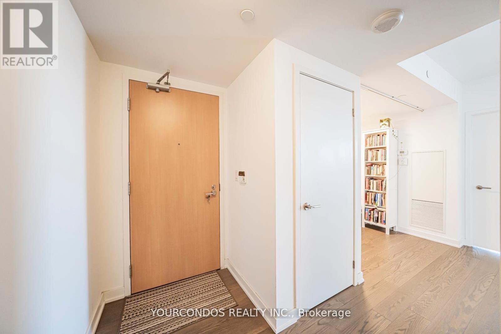 4206 - 11 Wellesley Street W, Toronto, Ontario  M4Y 0G4 - Photo 14 - C12907500