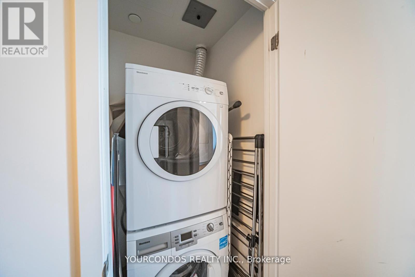 4206 - 11 Wellesley Street W, Toronto, Ontario  M4Y 0G4 - Photo 31 - C12907500