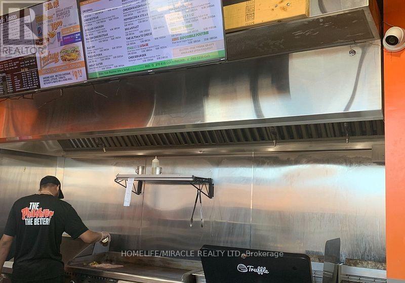 1b - 195 Carlingview Drive, Toronto, Ontario  M9W 5E8 - Photo 3 - W12907506