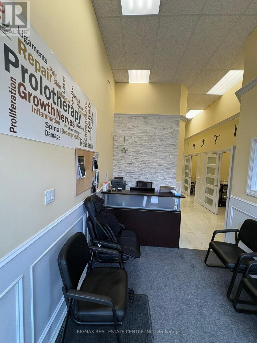 11 - 143 Clarence Street, Brampton, Ontario  L6W 1T2 - Photo 2 - W12906922