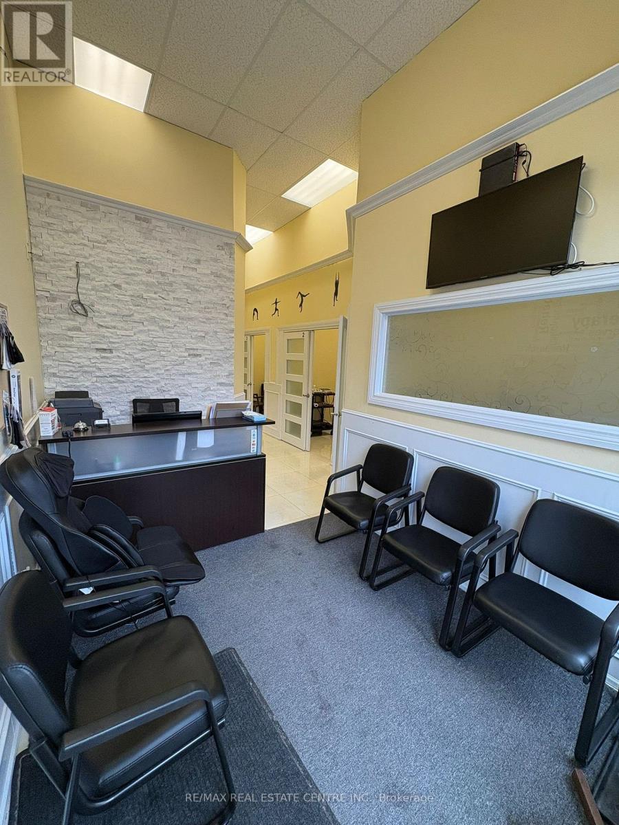 11 - 143 Clarence Street, Brampton, Ontario  L6W 1T2 - Photo 6 - W12906922