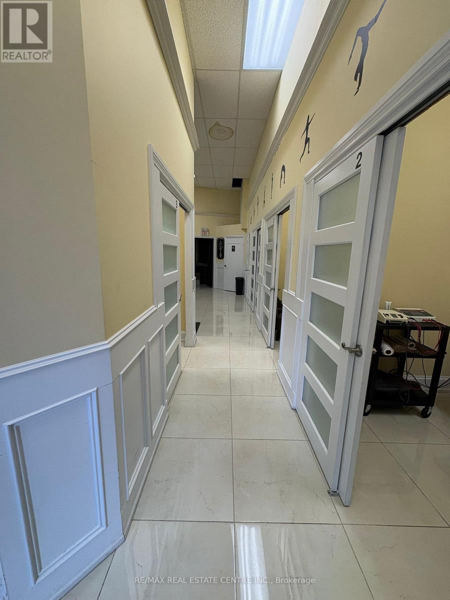 11 - 143 Clarence Street, Brampton, Ontario  L6W 1T2 - Photo 3 - W12906922