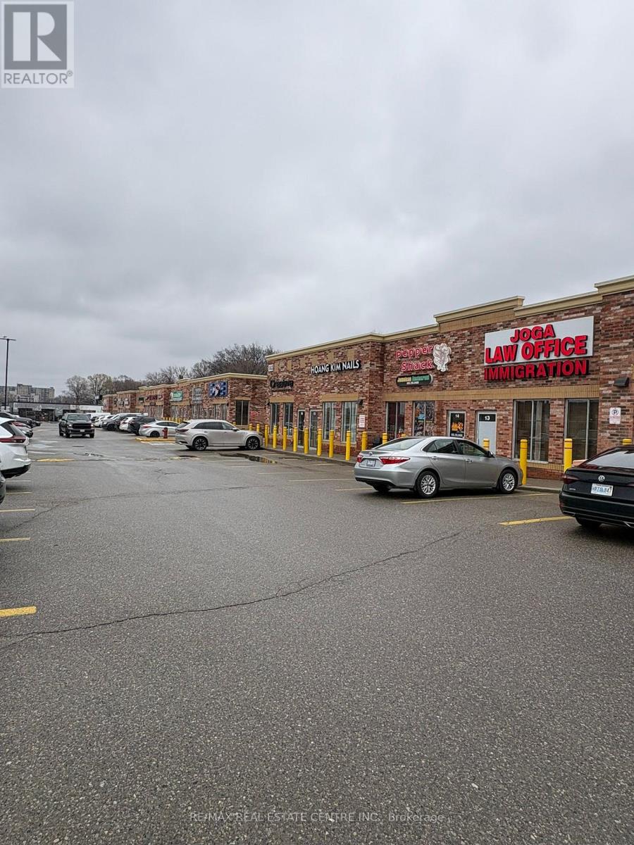 11 - 143 Clarence Street, Brampton, Ontario  L6W 1T2 - Photo 7 - W12906922