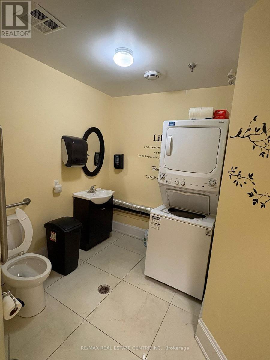 11 - 143 Clarence Street, Brampton, Ontario  L6W 1T2 - Photo 4 - W12906922