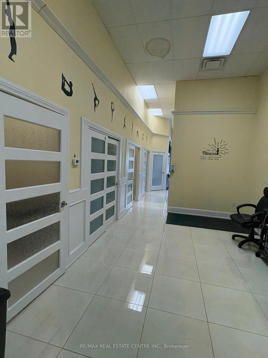 11 - 143 Clarence Street, Brampton, Ontario  L6W 1T2 - Photo 5 - W12906922