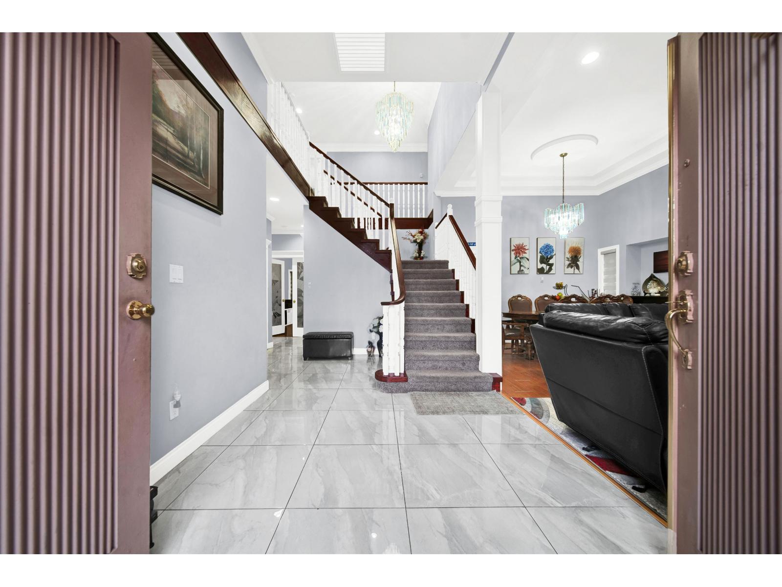 6332 125a Street, Surrey, British Columbia  V3X 3N1 - Photo 3 - R3090595