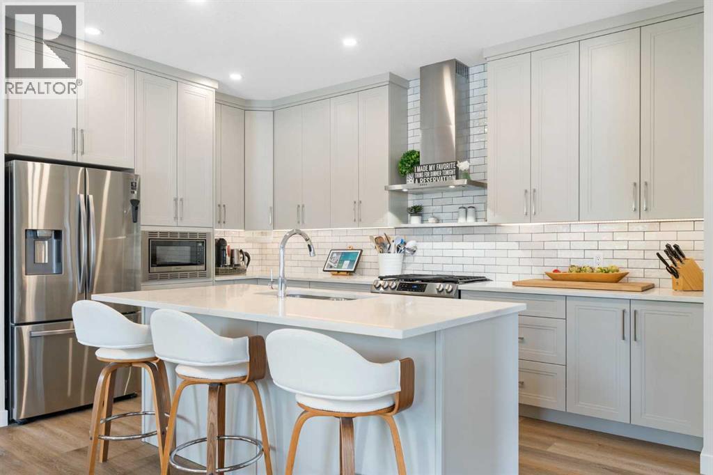 6 Emberside Hollow, Cochrane, Alberta  T4C 2L7 - Photo 4 - A2288805