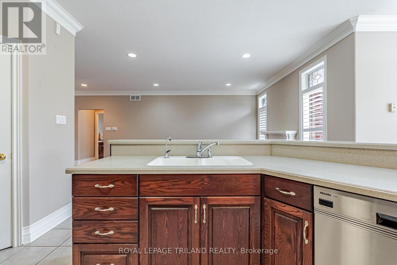 43 Pinehurst Drive, Thames Centre, Ontario N0L 1G2 - Photo 22 - X12899386