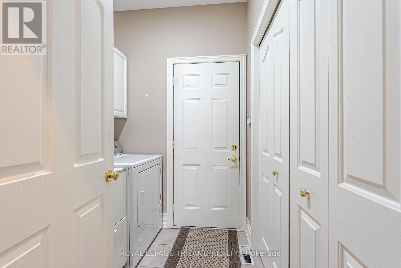 43 Pinehurst Drive, Thames Centre, Ontario N0L 1G2 - Photo 26 - X12899386