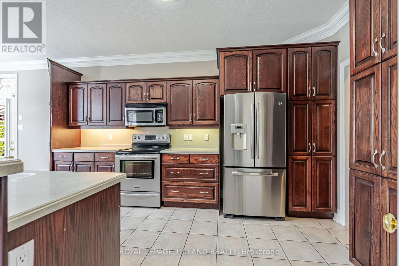 43 Pinehurst Drive, Thames Centre, Ontario N0L 1G2 - Photo 21 - X12899386