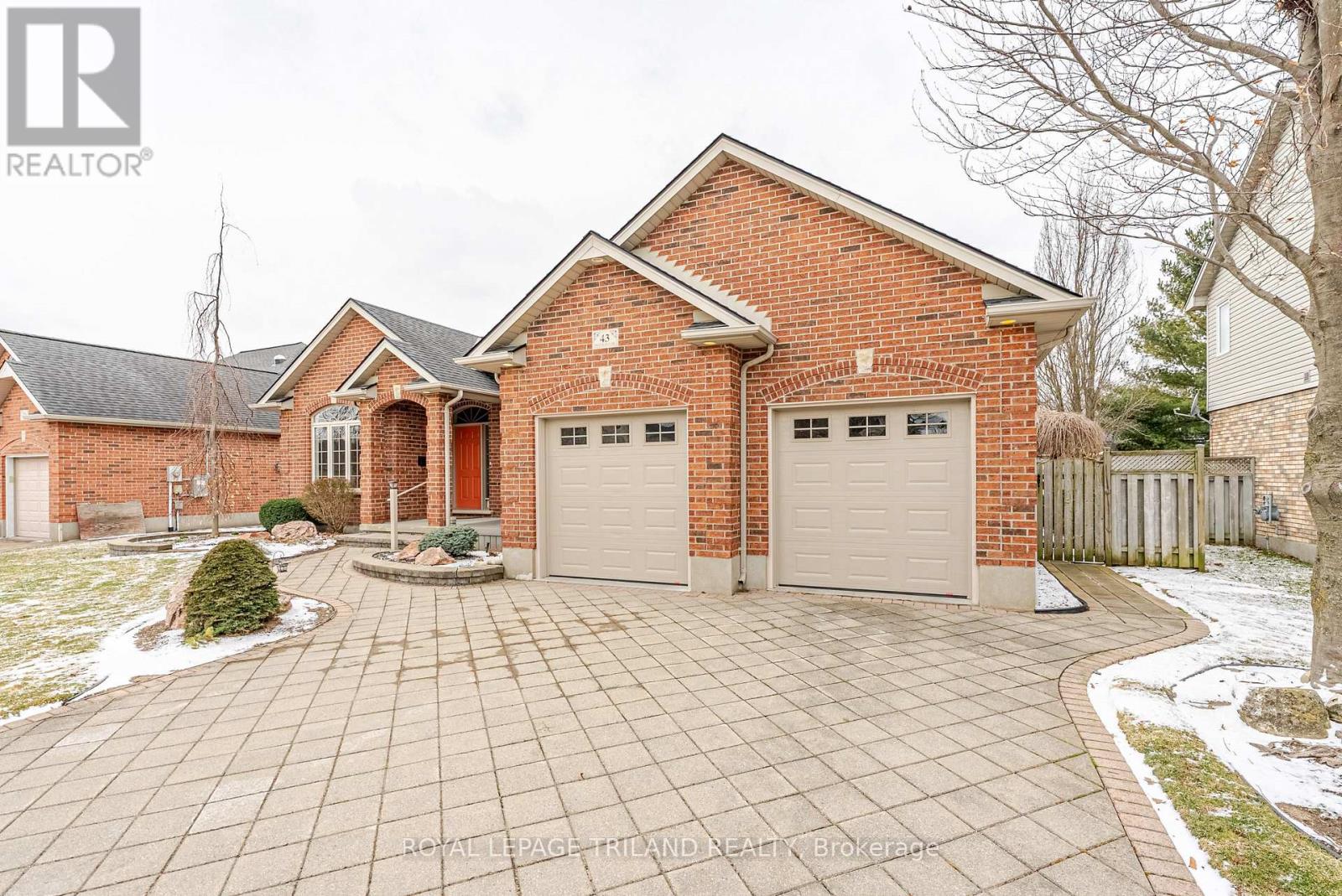 43 Pinehurst Drive, Thames Centre, Ontario N0L 1G2 - Photo 6 - X12899386