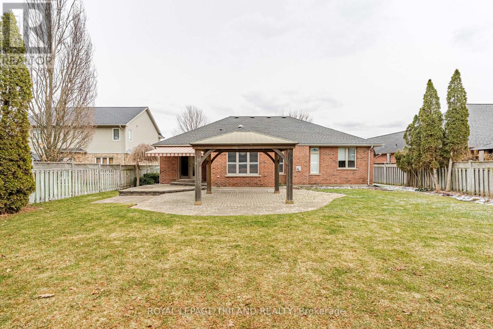 43 Pinehurst Drive, Thames Centre, Ontario N0L 1G2 - Photo 46 - X12899386