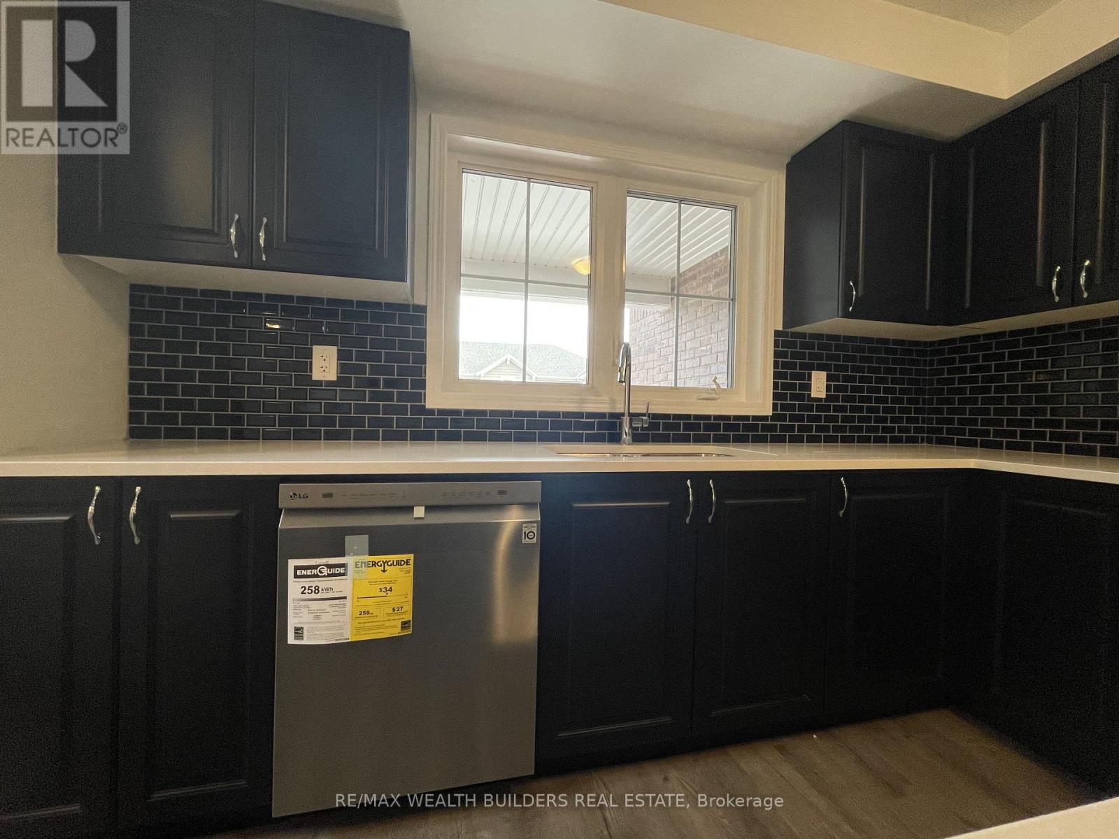 1260 Wintergreen Place, Milton (Cb Cobban), Ontario  L9E 1S3 - Photo 10 - W12907514