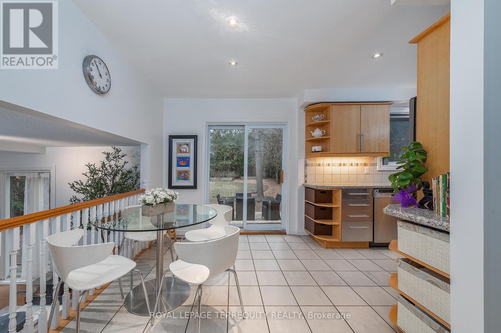 6 Earlington Avenue, Toronto, Ontario  M8X 2N5 - Photo 10 - W12907518