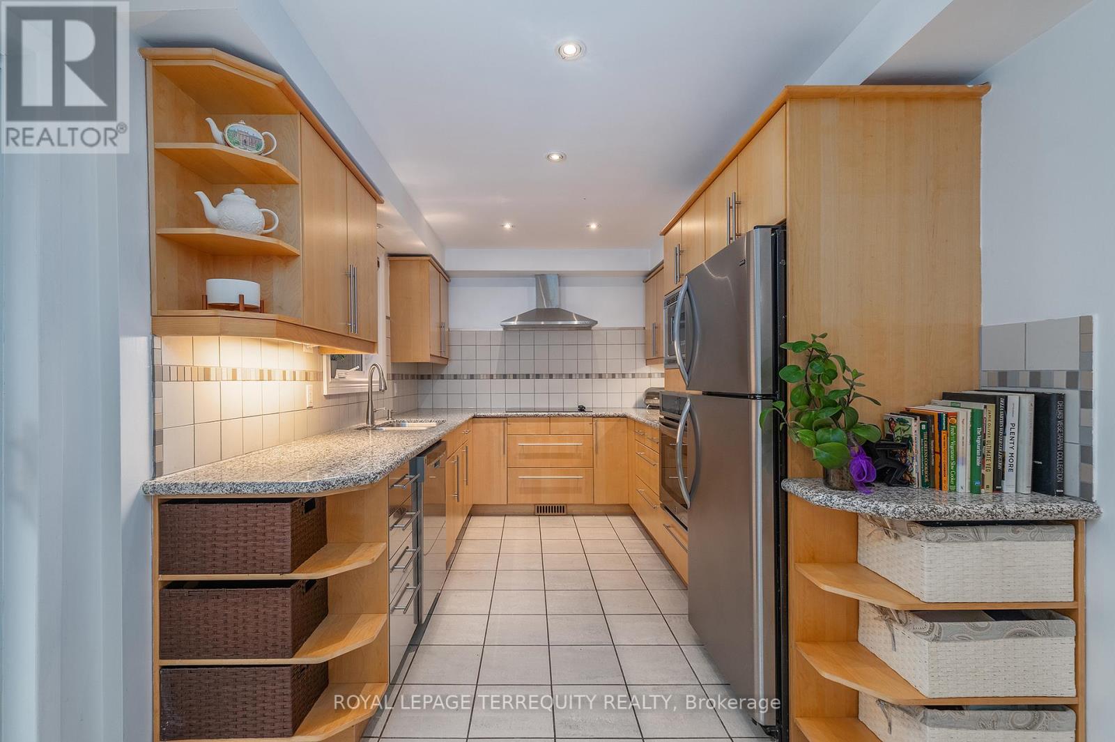 6 Earlington Avenue, Toronto, Ontario  M8X 2N5 - Photo 13 - W12907518