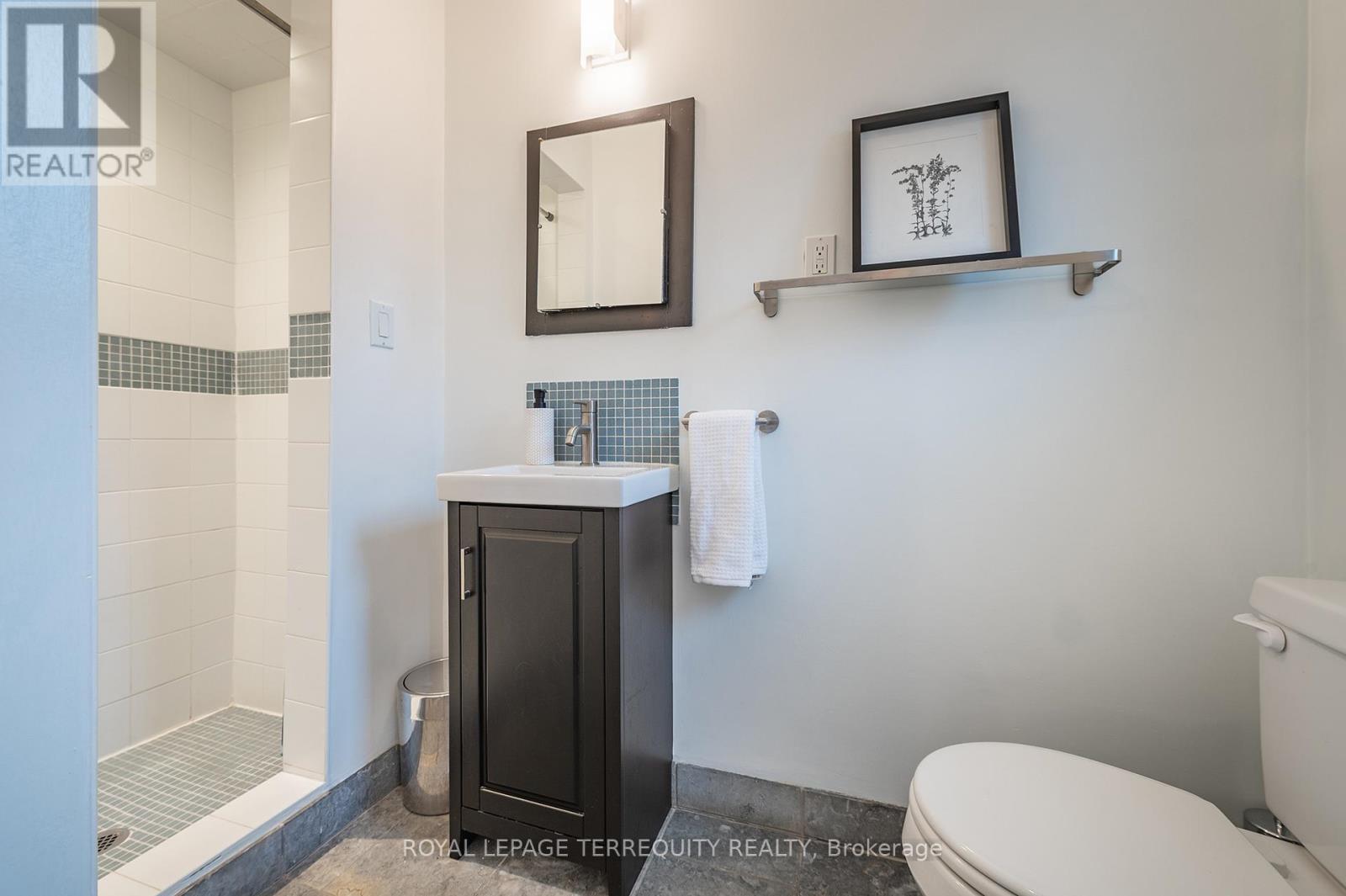 6 Earlington Avenue, Toronto, Ontario  M8X 2N5 - Photo 21 - W12907518