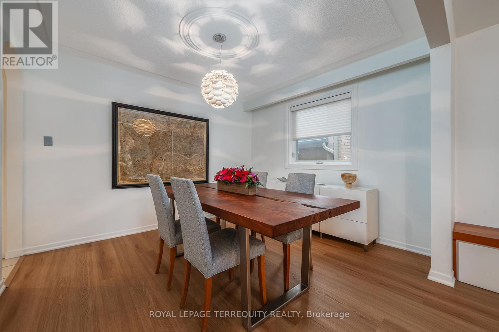 6 Earlington Avenue, Toronto, Ontario  M8X 2N5 - Photo 8 - W12907518