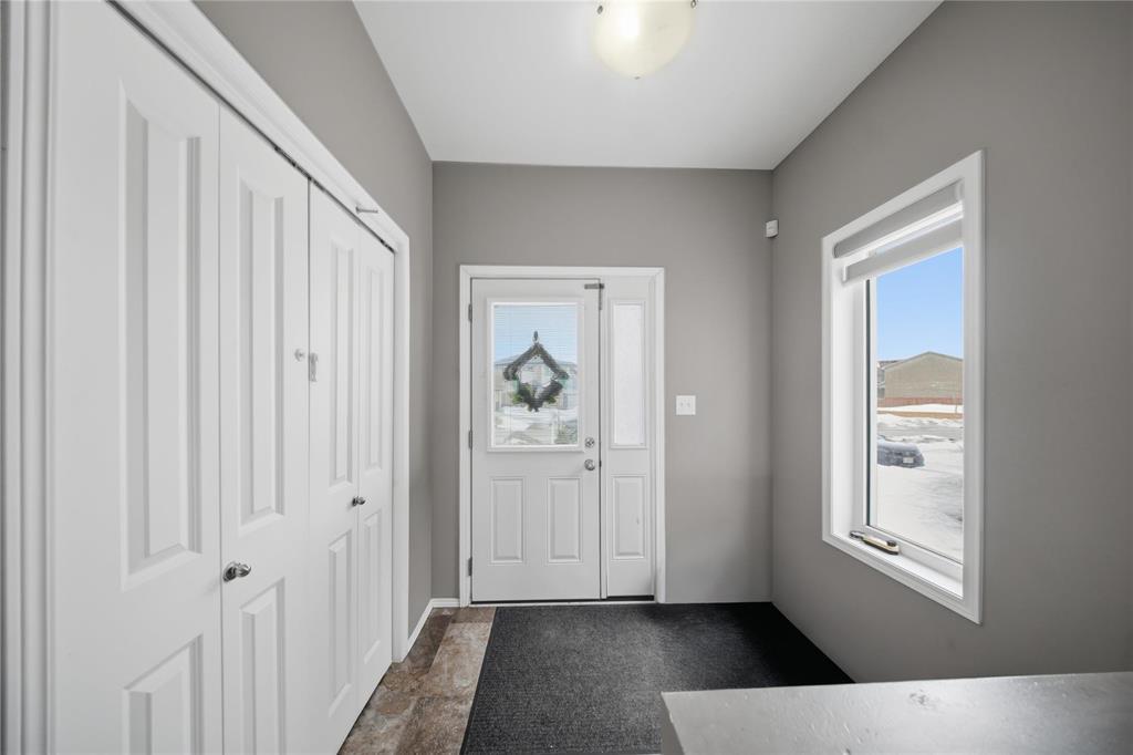 95 Castlebury Meadows Drive, Winnipeg, Manitoba  R2R 1C5 - Photo 9 - 202605203