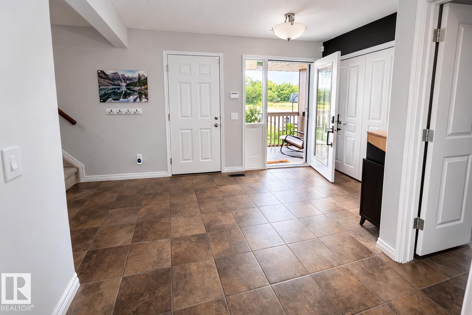 5112 159 Av Nw, Edmonton, Alberta  T5Y 0M4 - Photo 3 - E4478624