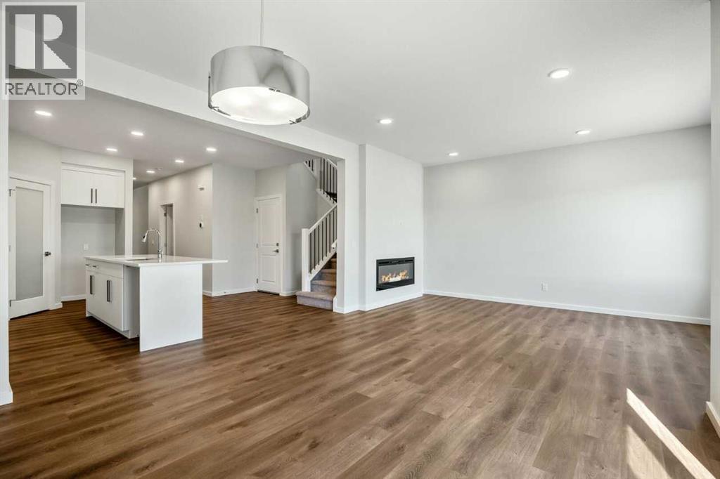 11 Heritage Link, Cochrane, Alberta  T4C 2J8 - Photo 5 - A2275697