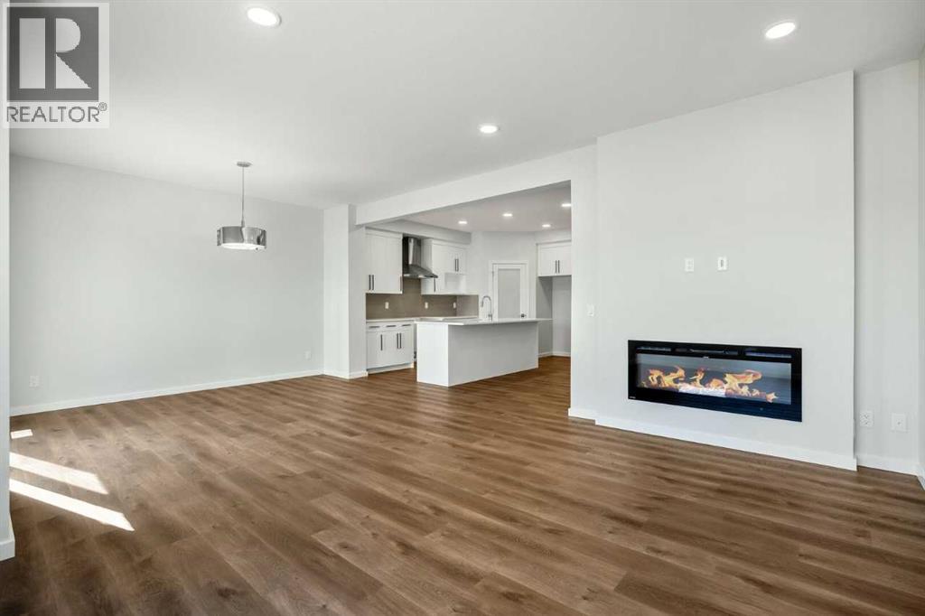 11 Heritage Link, Cochrane, Alberta  T4C 2J8 - Photo 4 - A2275697