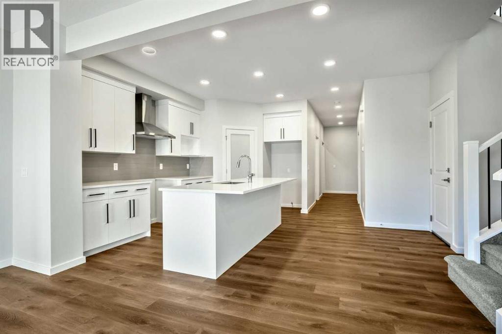 11 Heritage Link, Cochrane, Alberta  T4C 2J8 - Photo 3 - A2275697