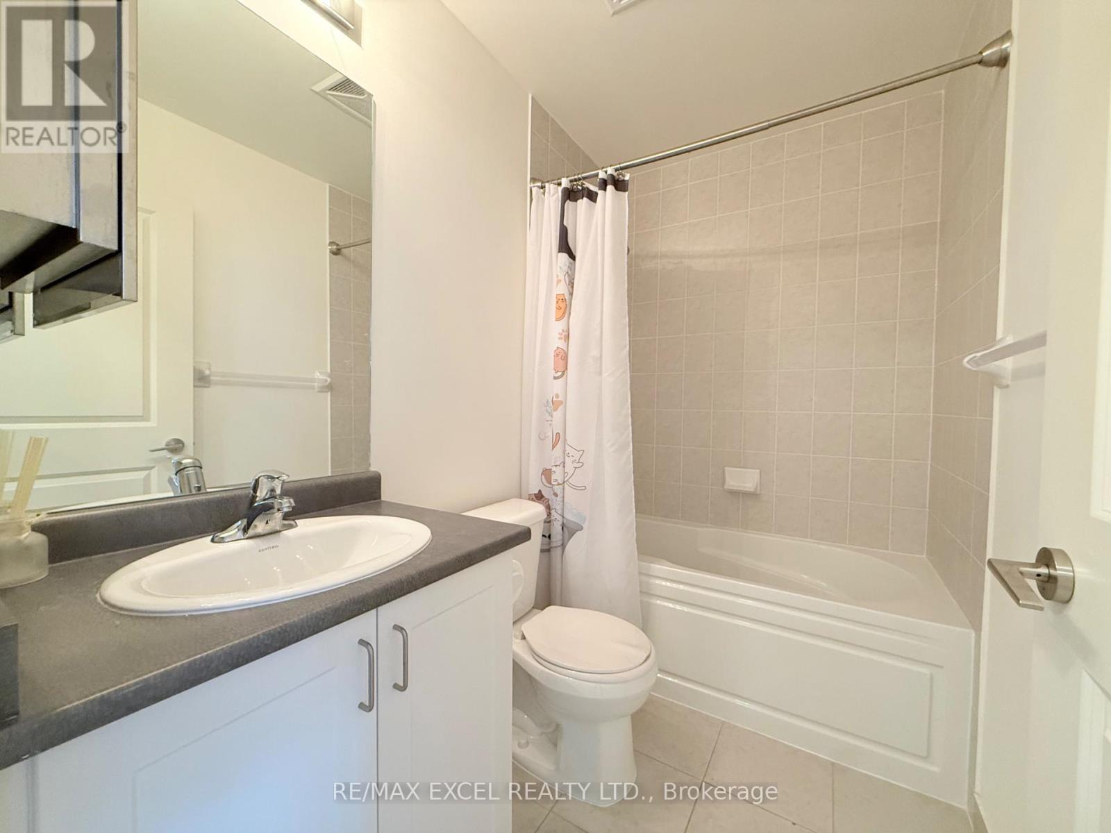 Ph208 - 349 Rathburn Road W, Mississauga, Ontario  L5B 0G9 - Photo 10 - W12907516