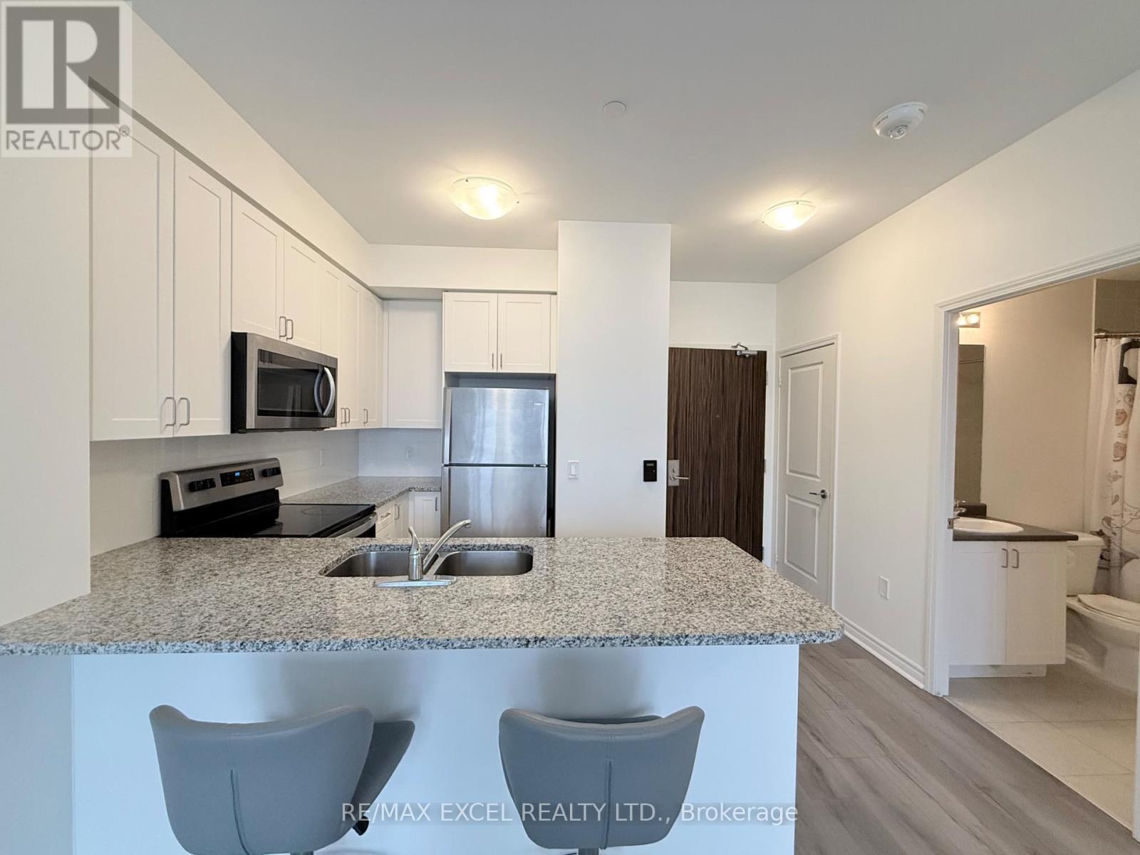 Ph208 - 349 Rathburn Road W, Mississauga, Ontario  L5B 0G9 - Photo 8 - W12907516