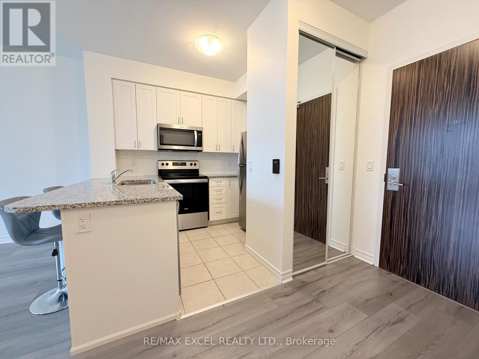 Ph208 - 349 Rathburn Road W, Mississauga, Ontario  L5B 0G9 - Photo 6 - W12907516
