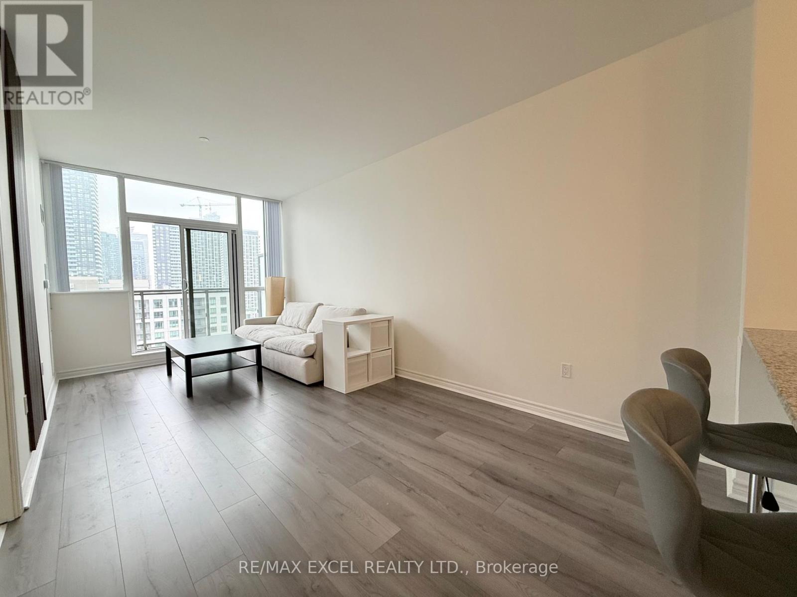 Ph208 - 349 Rathburn Road W, Mississauga, Ontario  L5B 0G9 - Photo 2 - W12907516