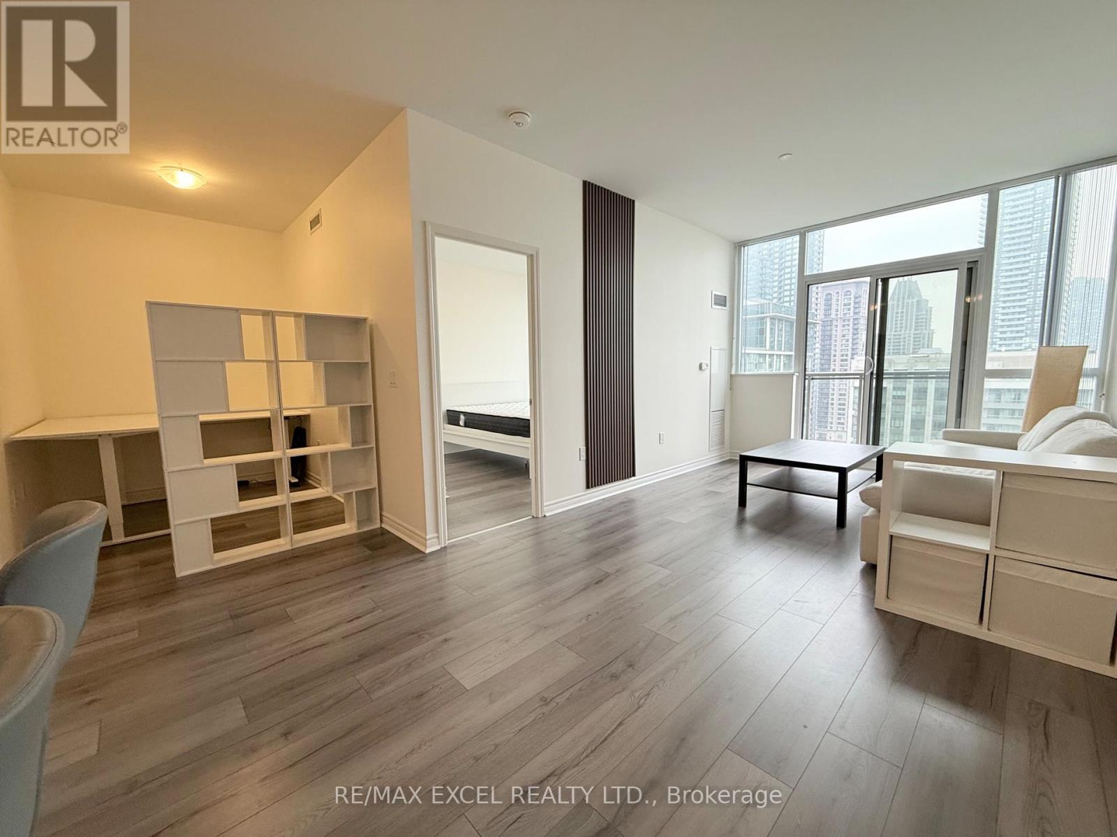 Ph208 - 349 Rathburn Road W, Mississauga, Ontario  L5B 0G9 - Photo 4 - W12907516