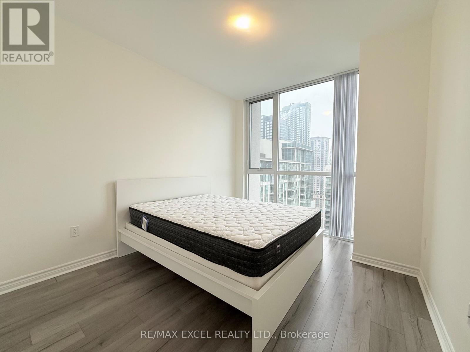 Ph208 - 349 Rathburn Road W, Mississauga, Ontario  L5B 0G9 - Photo 9 - W12907516