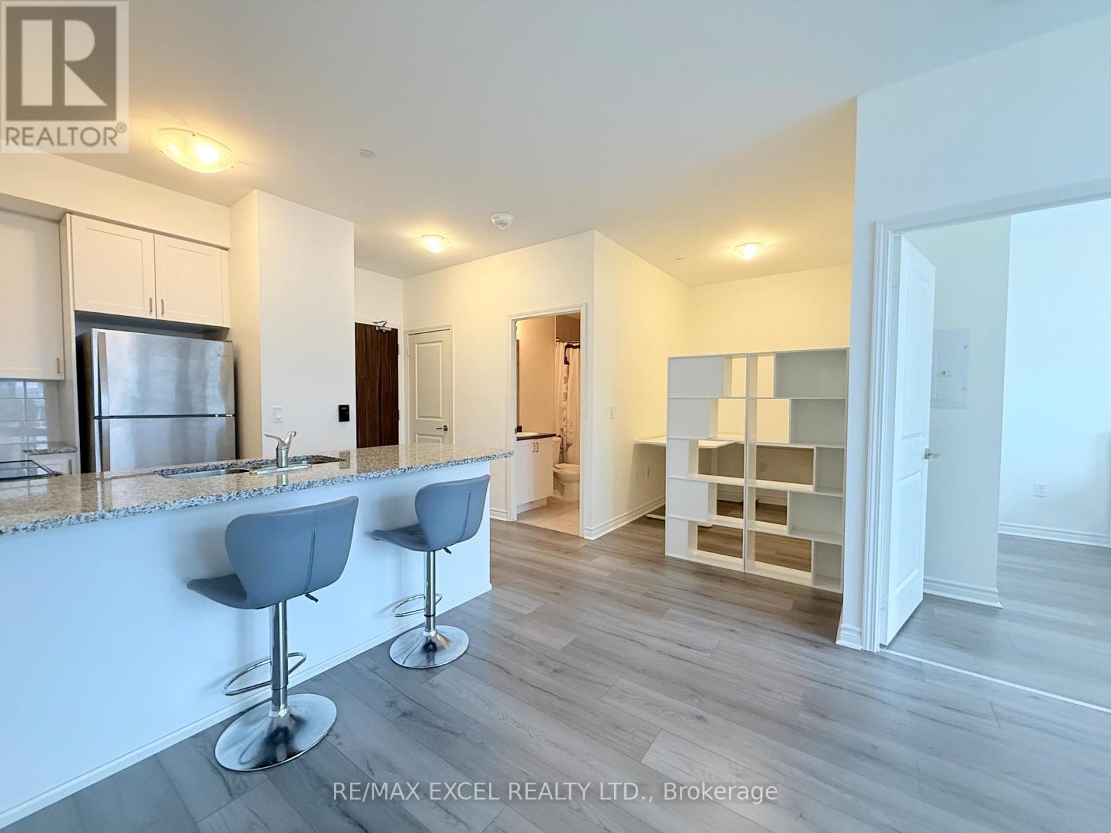 Ph208 - 349 Rathburn Road W, Mississauga, Ontario  L5B 0G9 - Photo 7 - W12907516