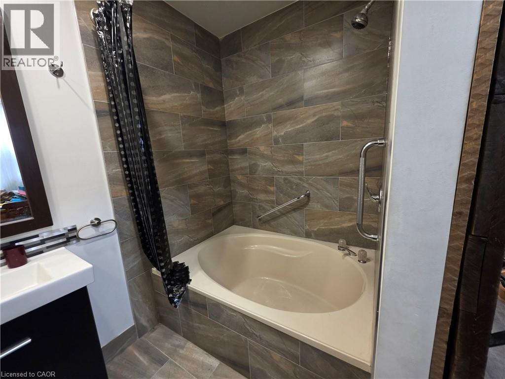 220 Emerald Street N, Hamilton, Ontario  L8L 5K8 - Photo 9 - 40798621