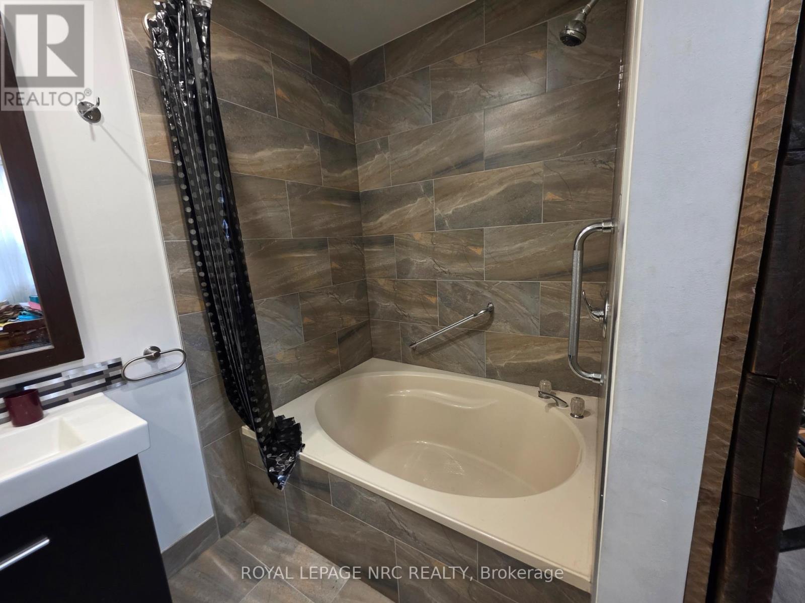 220 Emerald Street N, Hamilton, Ontario  L8L 5K8 - Photo 8 - X12697068