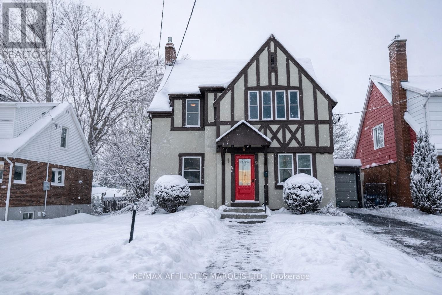 9 OLD ORCHARD AVENUE, Cornwall, Ontario