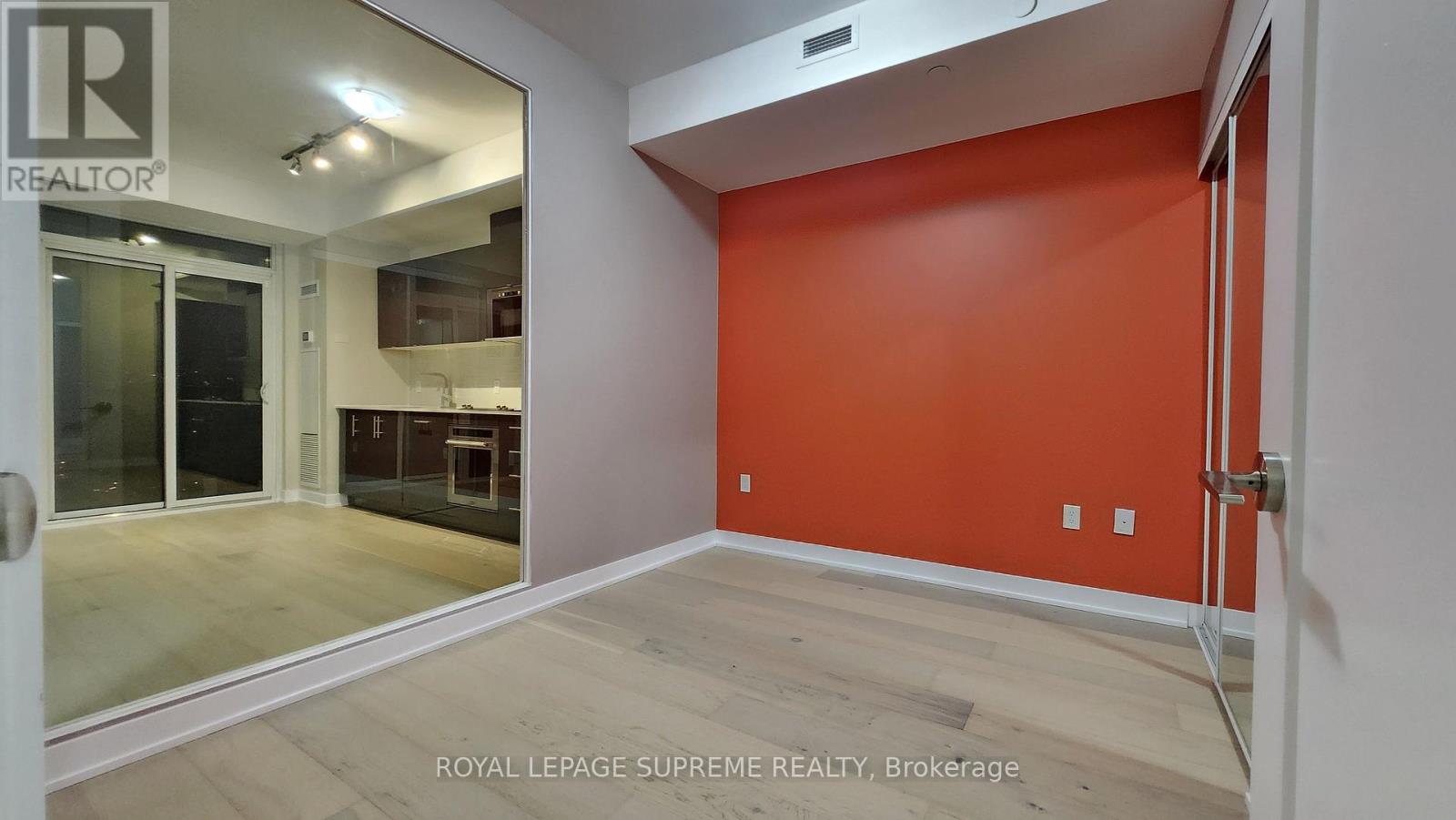 2208 - 330 Richmond Street W, Toronto, Ontario  M5V 0M4 - Photo 11 - C12812412