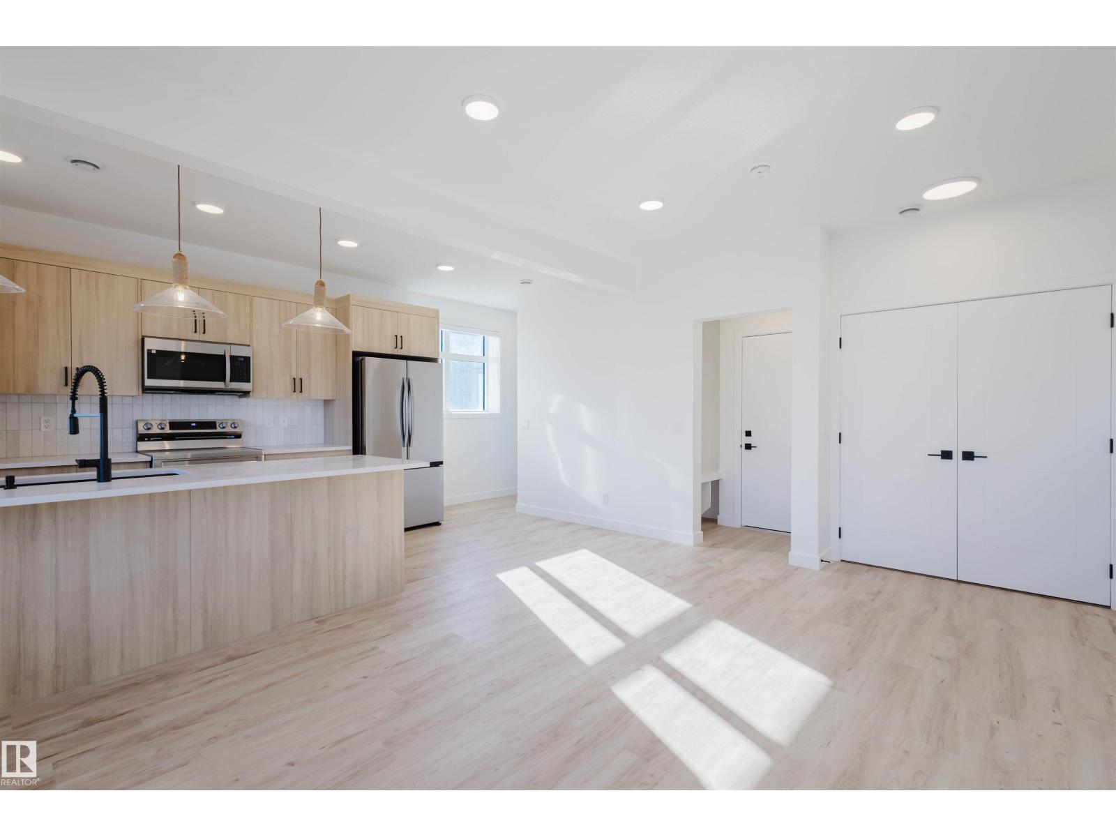 #23 16231 19 Av Sw, Edmonton, Alberta  T6W 5C6 - Photo 2 - E4478629