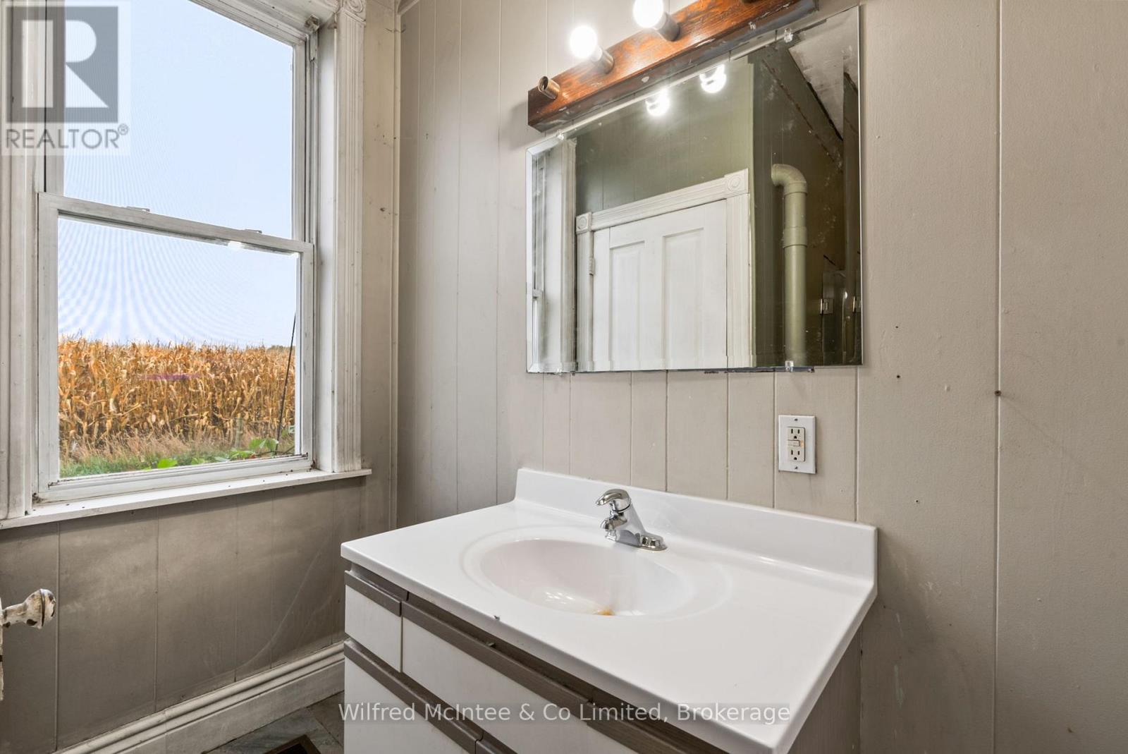 570 20 Side Road, Brockton, Ontario  N0G 2V0 - Photo 18 - X12471074