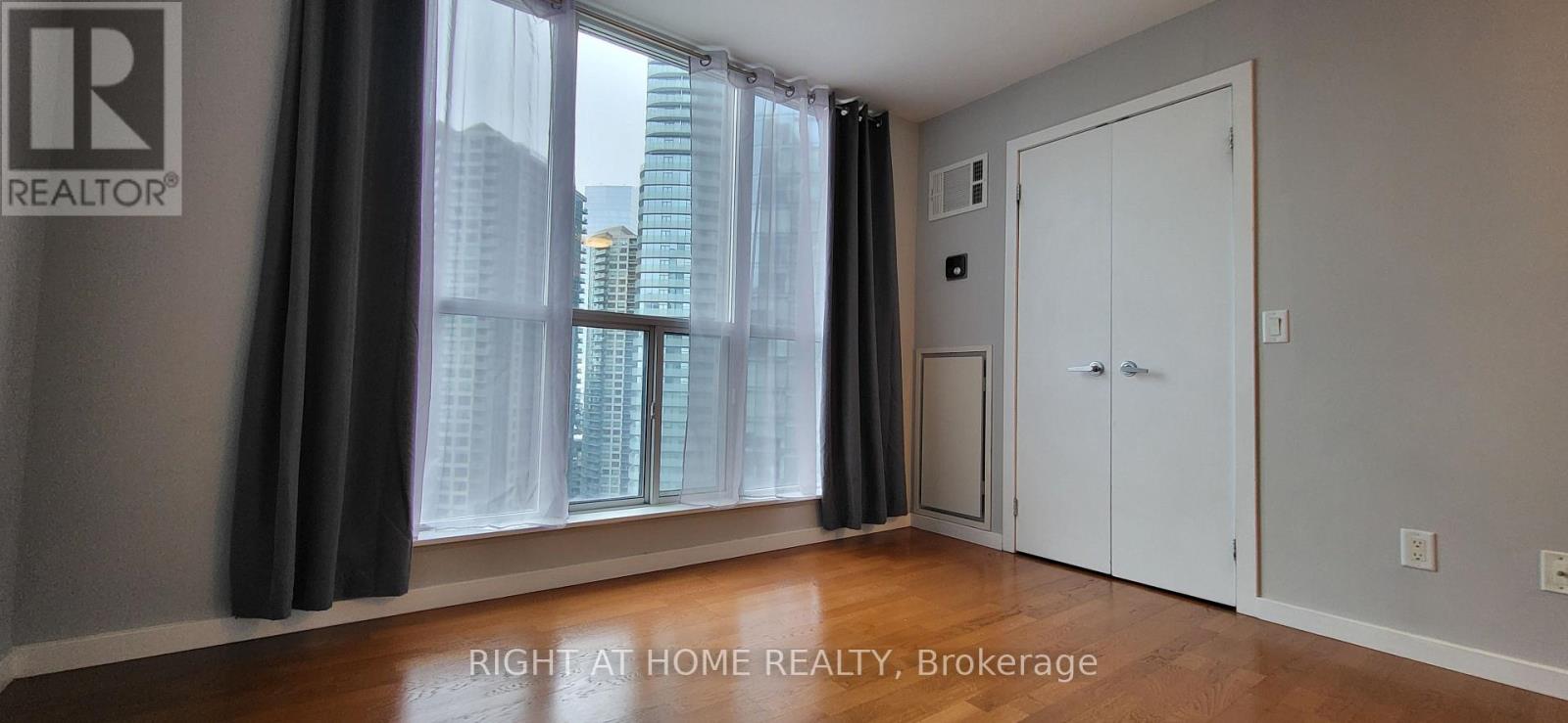 1912 - 8 York Street, Toronto, Ontario  M5J 2Y2 - Photo 37 - C12751628