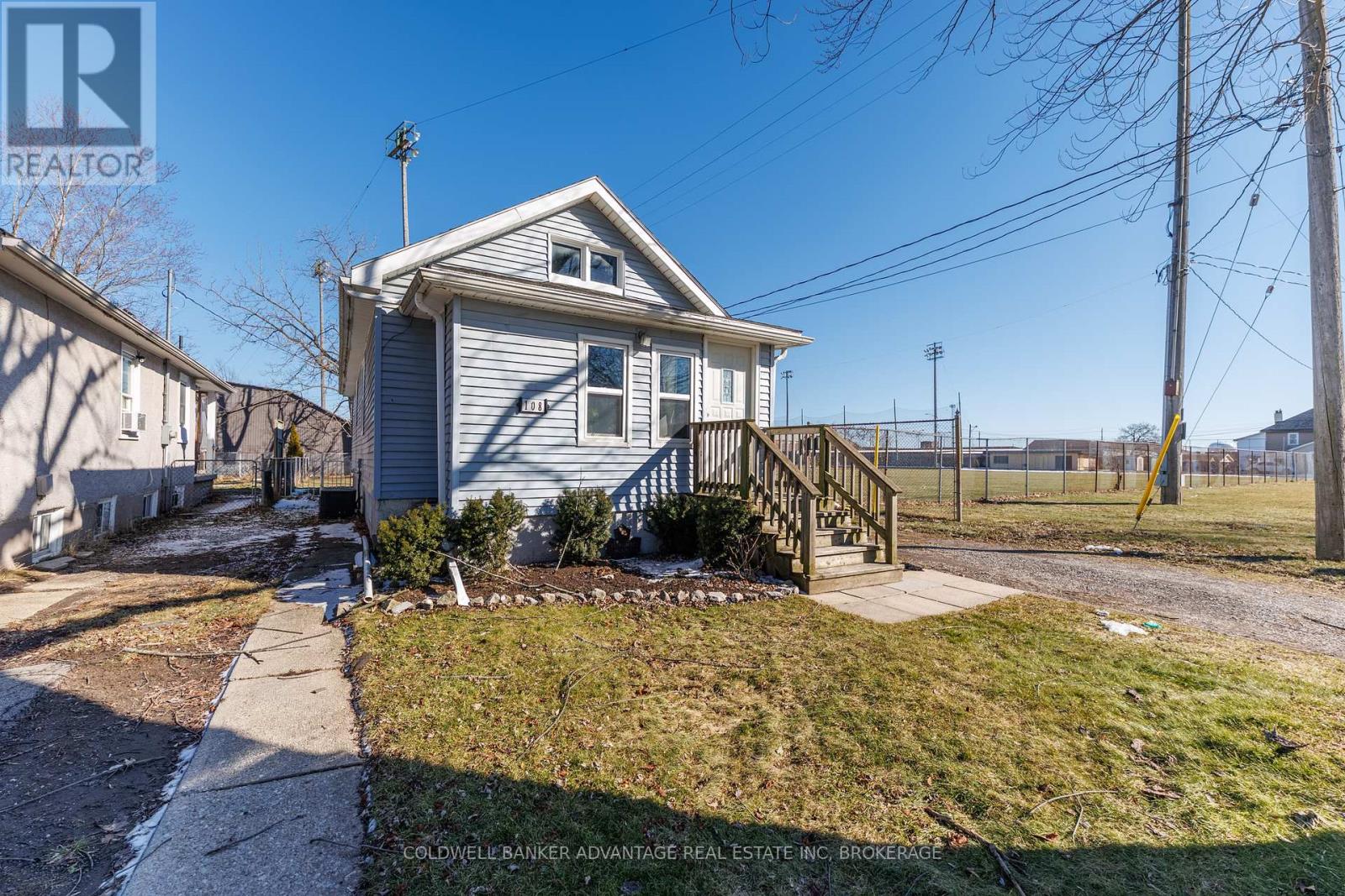 108 Burgar Street, Welland, Ontario  L3B 2S8 - Photo 2 - X12847710