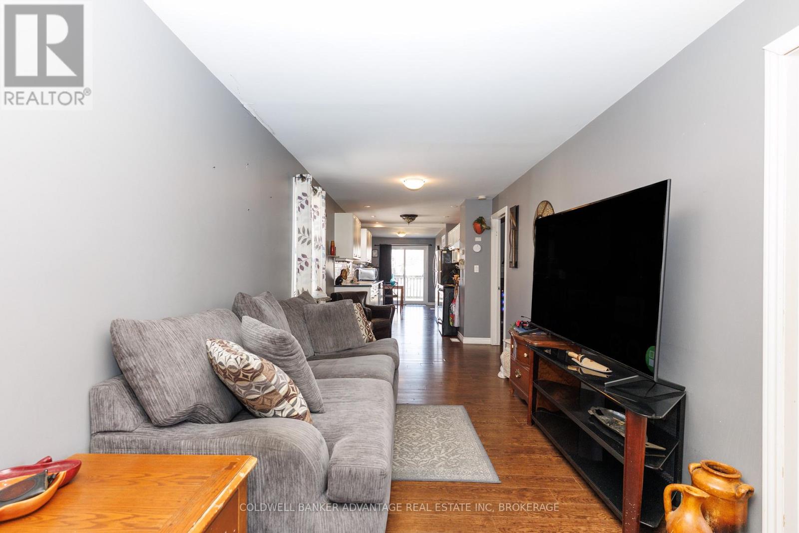 108 Burgar Street, Welland, Ontario  L3B 2S8 - Photo 4 - X12847710